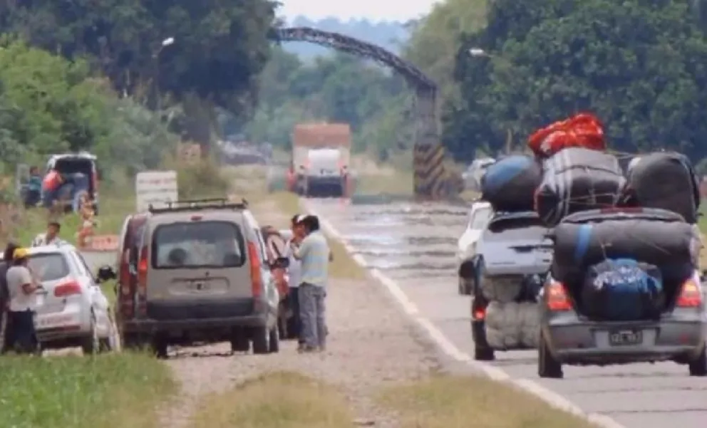 ¡Se viene un malón boliviano! Más de 15.000 extranjeros exigen la apertura de frontera con Salta