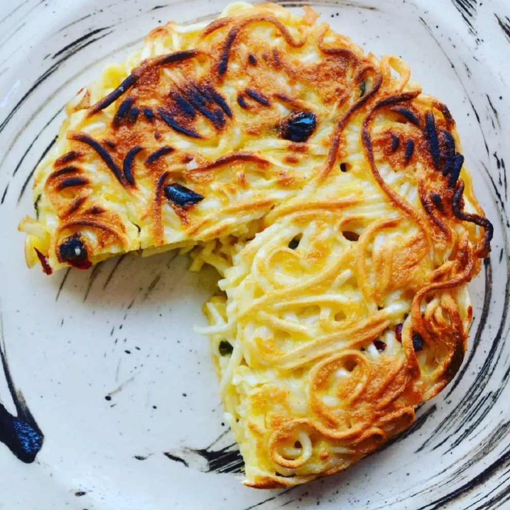 Tortilla de fideos (Fuente: Instagram)