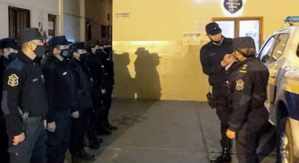 "Lo caguemos violando": quiénes son los 8 policías de Salta detenidos por golpear y abusar de un joven