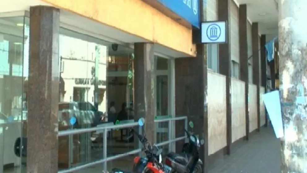 Desesperación y corridas en el Banco Nación: denuncian que bolivianos cobraron el IFE y plantaron el coronavirus
