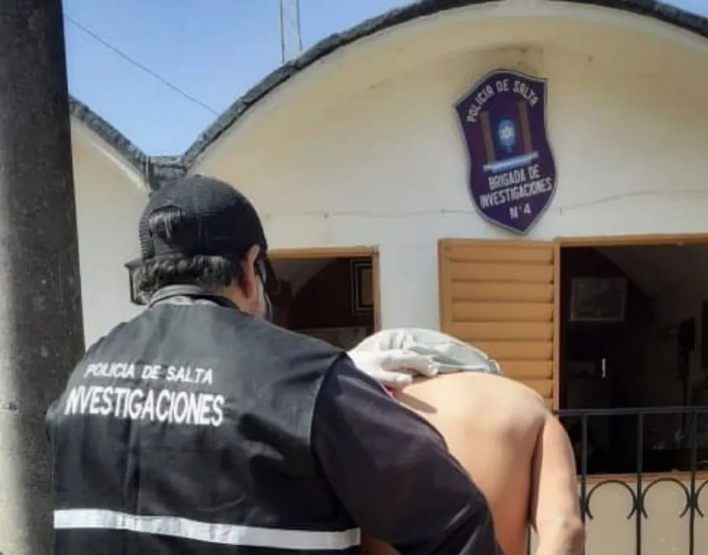 Las cámaras de vigilancia captaron el momento justo en que un salteño se adueñaba de lo ajeno
