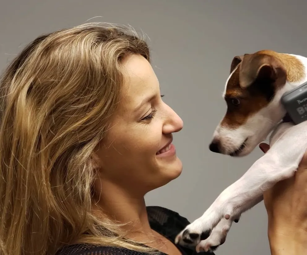 Mica Viciconte enterneció a todos cantando para su mascota un clásico de Disney