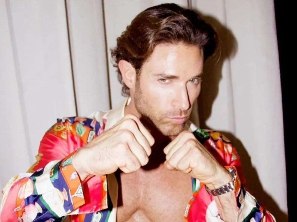 De blanco, Sebastián Rulli despertó los suspiros de todas