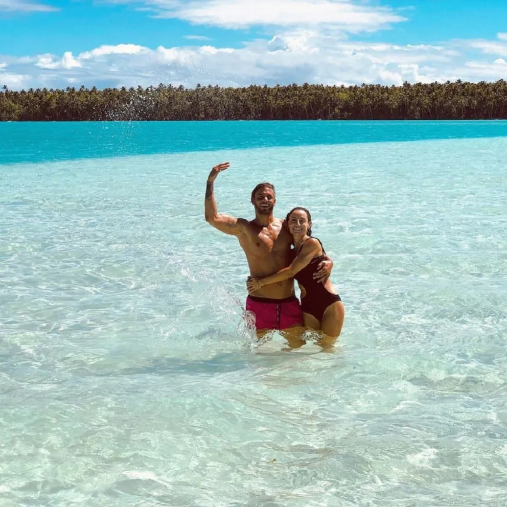 Marimar Vega y Horacio Pancheri se ríen de las críticas en las paradisíacas playas del Pacífico