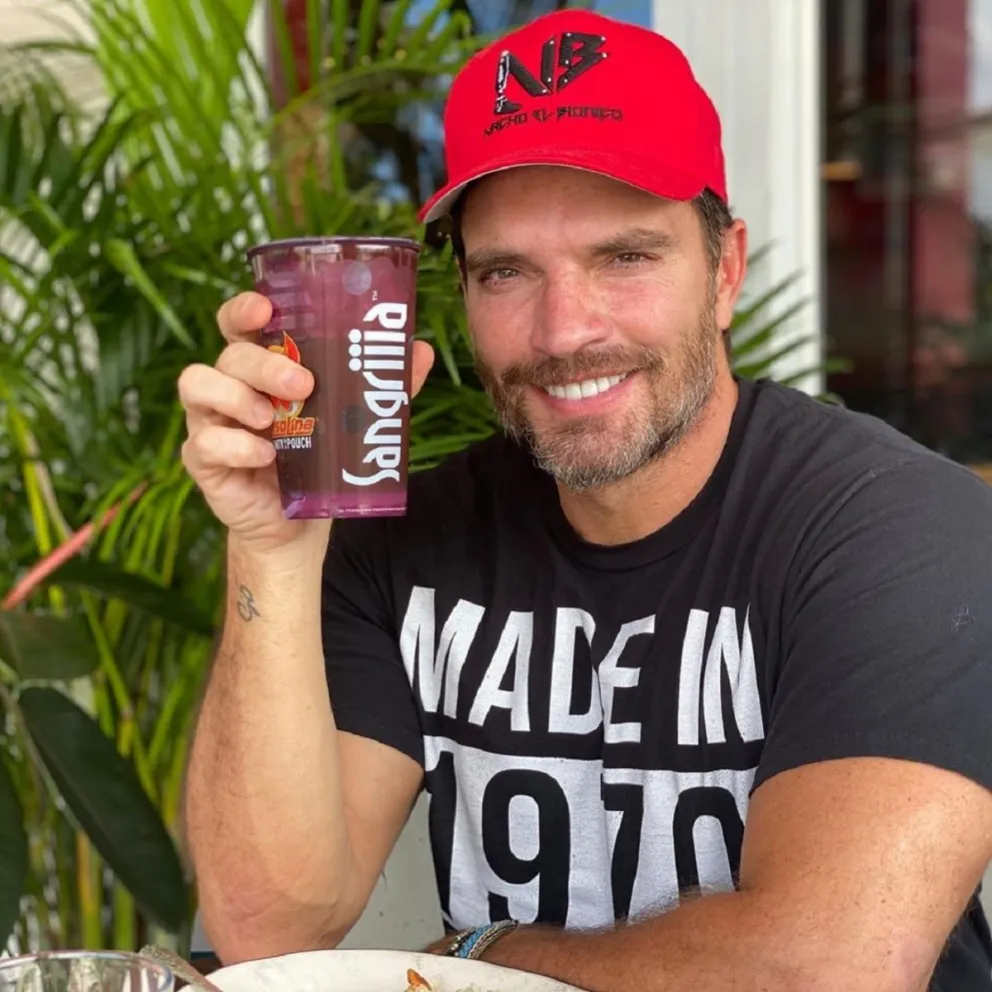 Lejos de las polémicas con Marjorie de Sousa, Julián Gil, disfruta de su nuevo amor