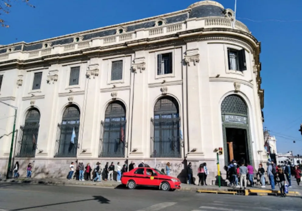 Aislamiento social en Salta: bajo esta modalidad van a atender los bancos desde hoy