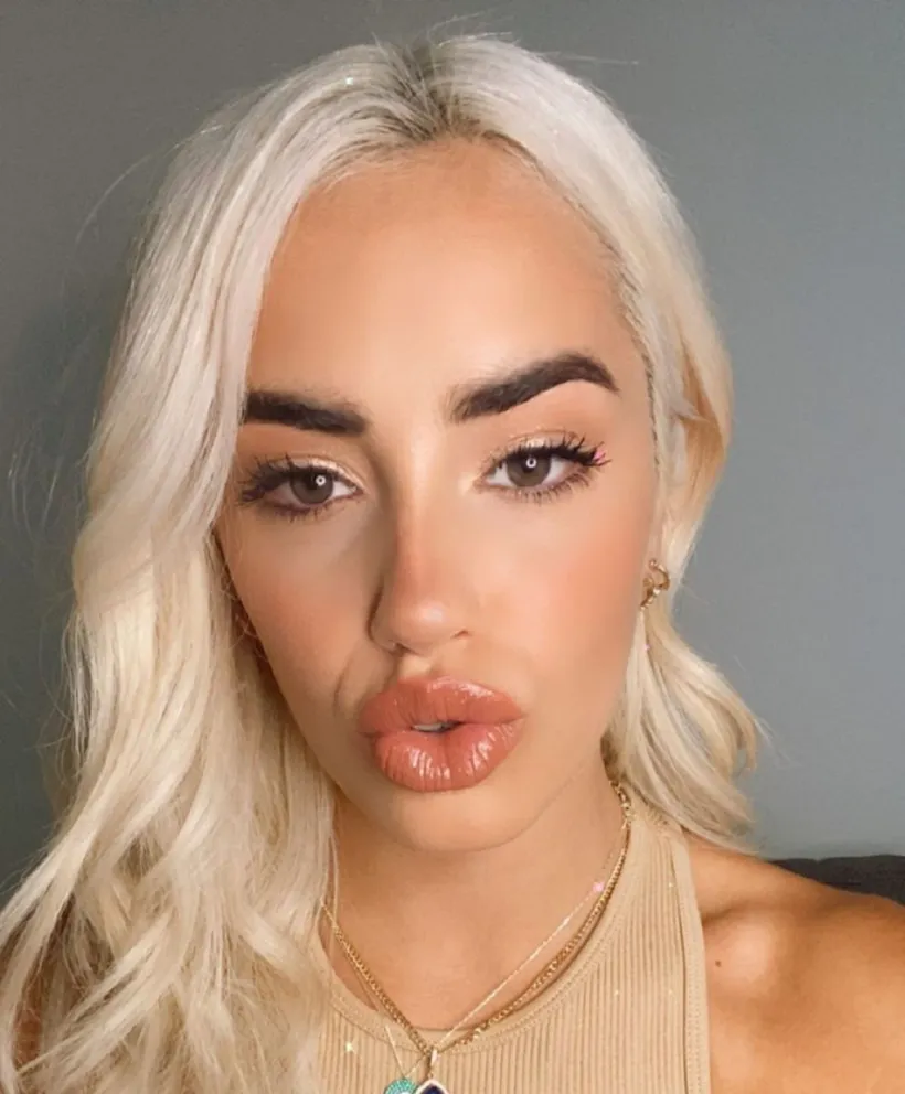 Lali Espósito apareció en las historias de Miley Cyrus y causó alboroto entre sus fans