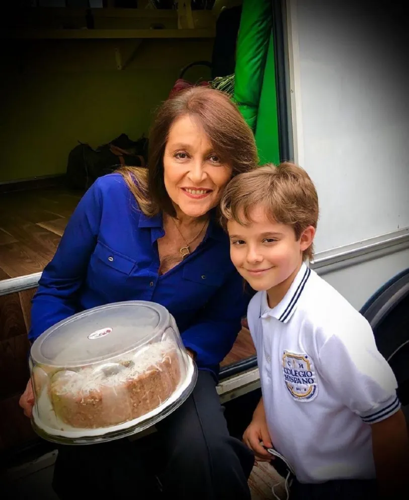 Daniela Romo luce radiante a sus 61 años y haciendo lo que más le gusta