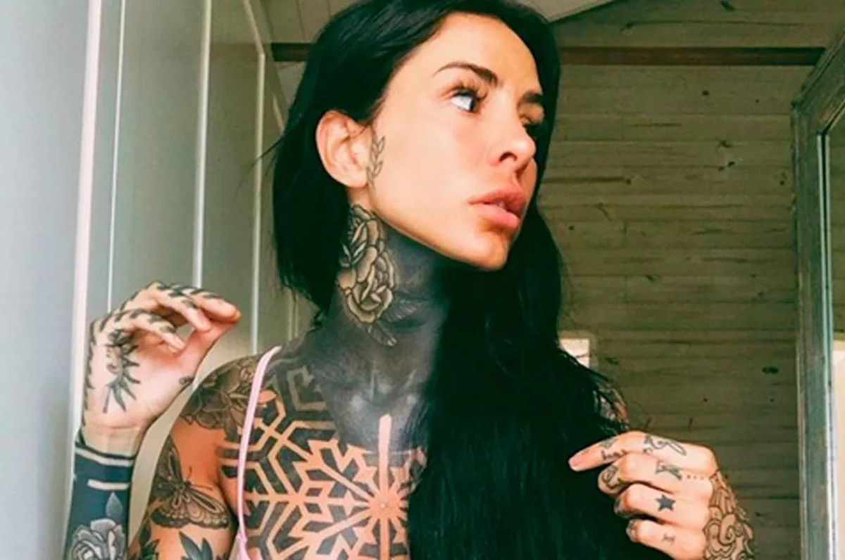 A la medianoche: La foto de Cande Tinelli sin ropa para hacer el anuncio  que todos esperaban | Voces Criticas - Salta - Argentina