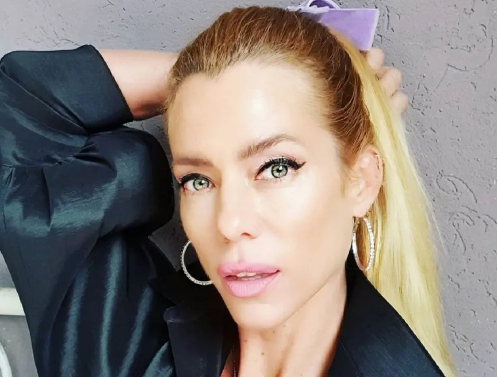 Flecos, sombrero y botas: Nicole Neumann sorprendió con un inesperado look de viernes