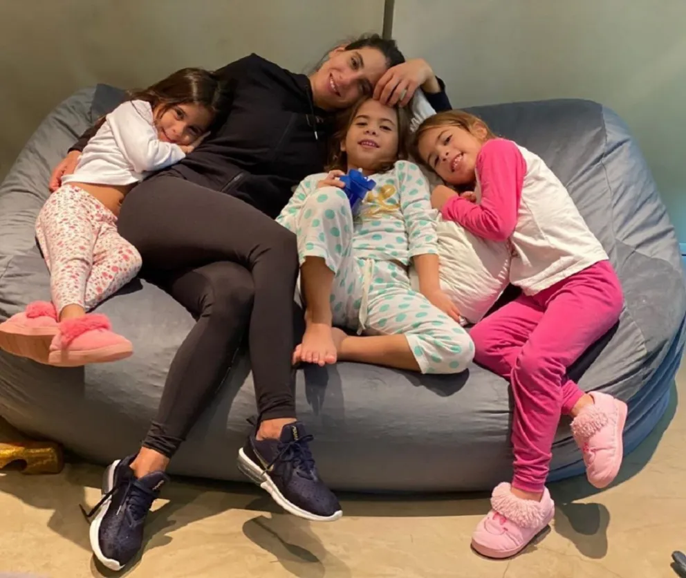 Cinthia Fernández y sus hijas. Fuente (Instagram)