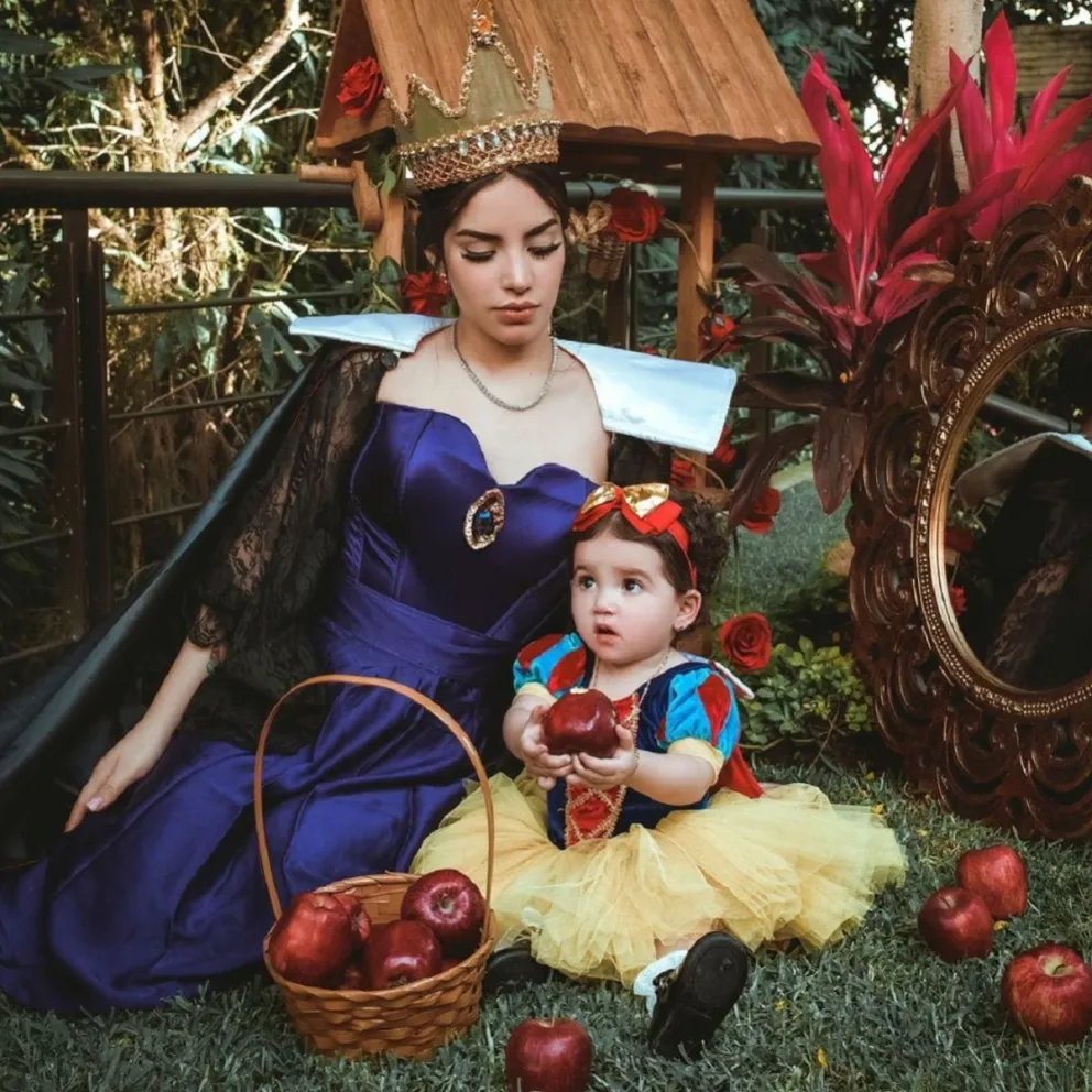Kimberly Loaiza y su hija. Fuente (Instagram)