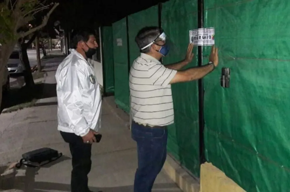 Como si no hubiera pandemia, detectan un albergue transitorio funcionando: 5 parejas acabaron afuera
