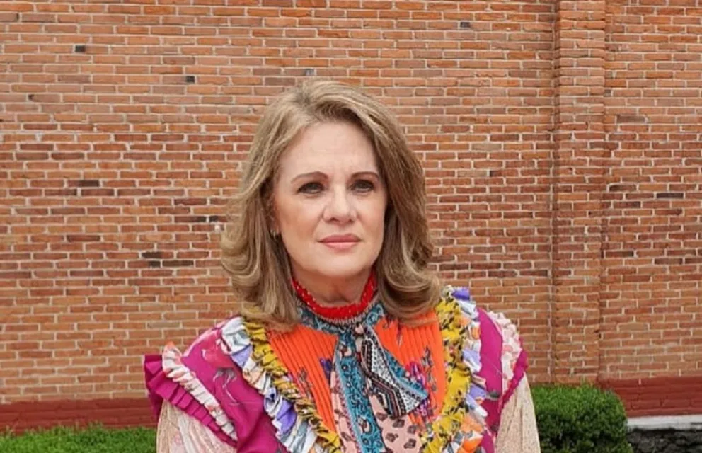 La actriz mexicana, Erika Buenfil vuelve a sorprender con un divertido Tik Tok y sus fans enloquecen