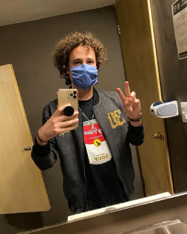 Luisito Comunica tuvo que dar explicaciones por una fotografía "machista"