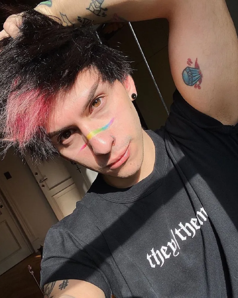 Estanislao Fernández desempolvó un recuerdo y se mostró sin tatuajes y en tanga