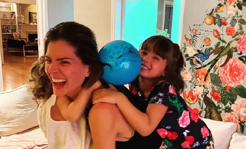 La China Suárez mostró a sus hijas jugando y derritió de amor a sus fans