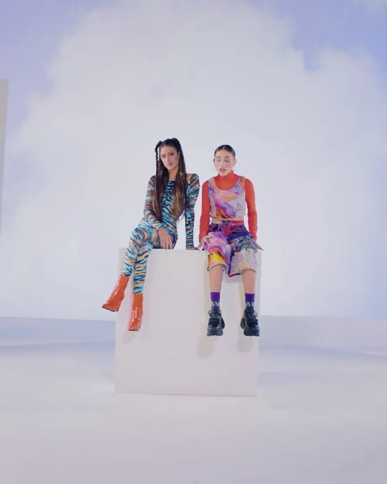 Mirá en vivo el estreno de "High Remix" por María Becerra, Tini Stoessel y Lola Indigo