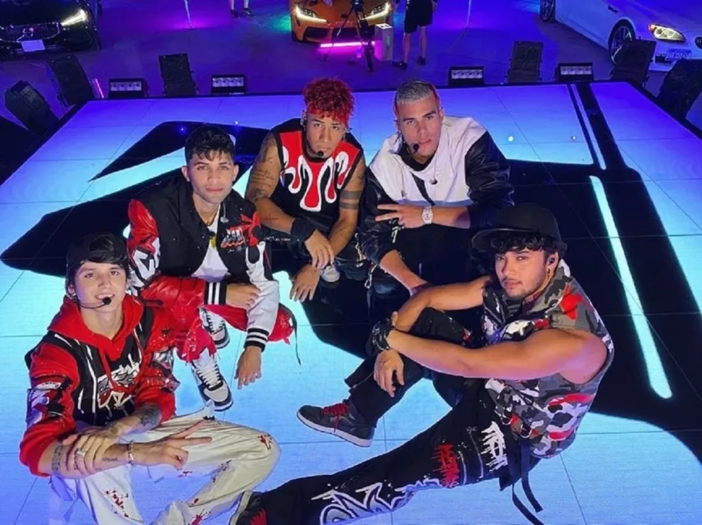 CNCO estrena el video oficial de "Beso" y los fans colapsan la plataforma