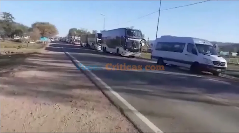 Bolivianos cobran IFE