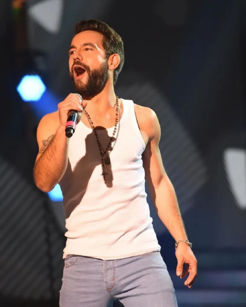 Agustín "Cachete" Sierra, levanta la temperatura con una fotografía en ropa interior