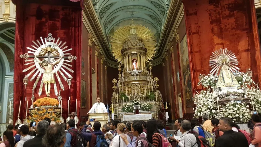Reviví la ceremonia de entronización de las imágenes del Señor y la Virgen del Milagro