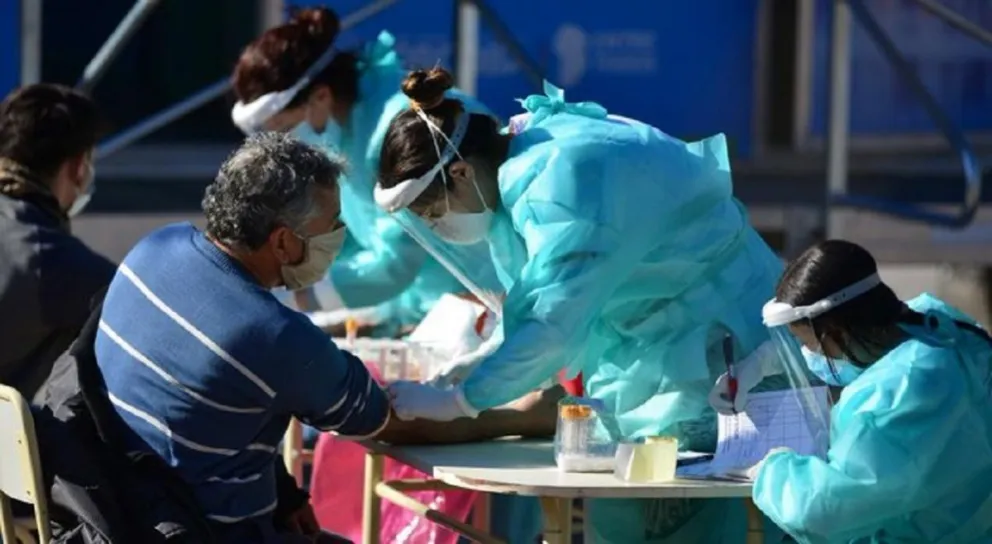 Reporte diario de coronavirus en Argentina: este viernes mermó notablemente la cantidad de víctimas fatales