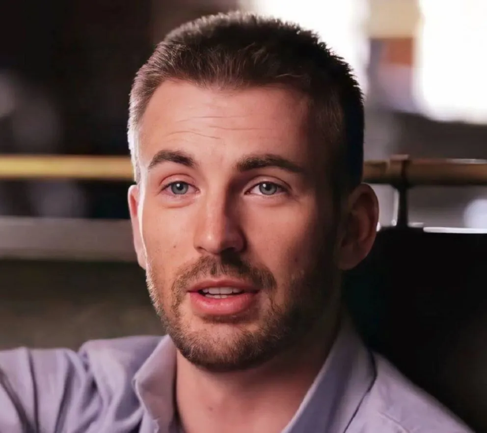 Chris Evans se convierte en tendencia por filtrarse fotos intimas y es bancado por sus fans