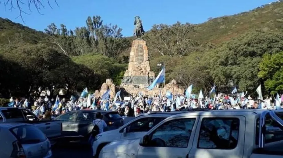 Marcha anticuarentena Fuente (Twitter)