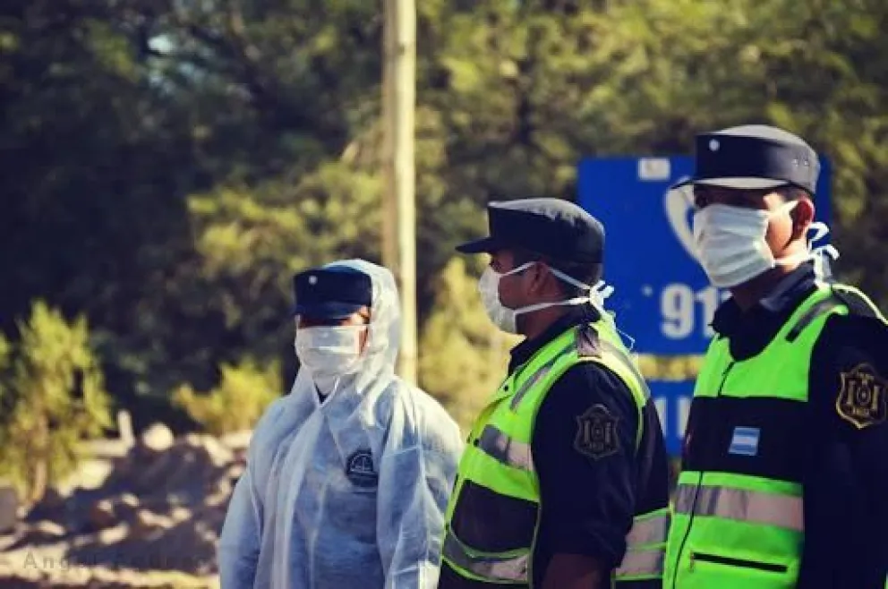 Estilo "bonaerense": La Policía de Salta exige aumentos y saltó la cadena de mando