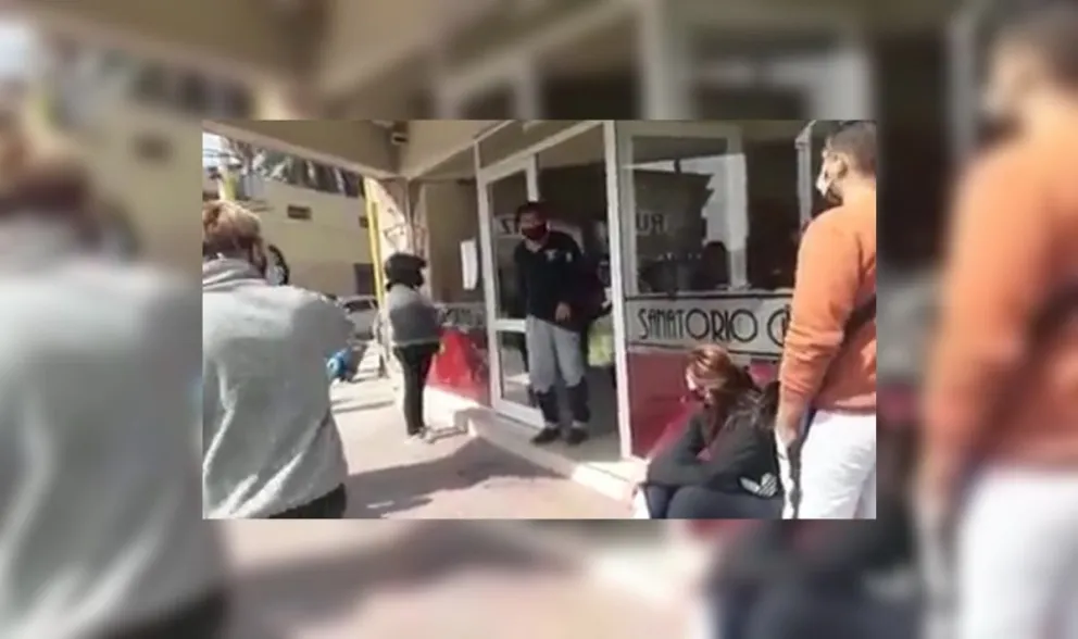 ¡Emocionante video! Un expolicía salteño le ganó la batalla al coronavirus y así salía de su internación