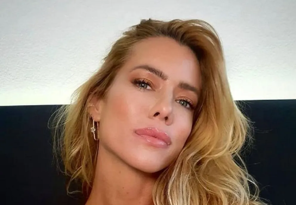 Con un sensual escote y presumiendo sus curvas, Nicole Neumann paralizó todo