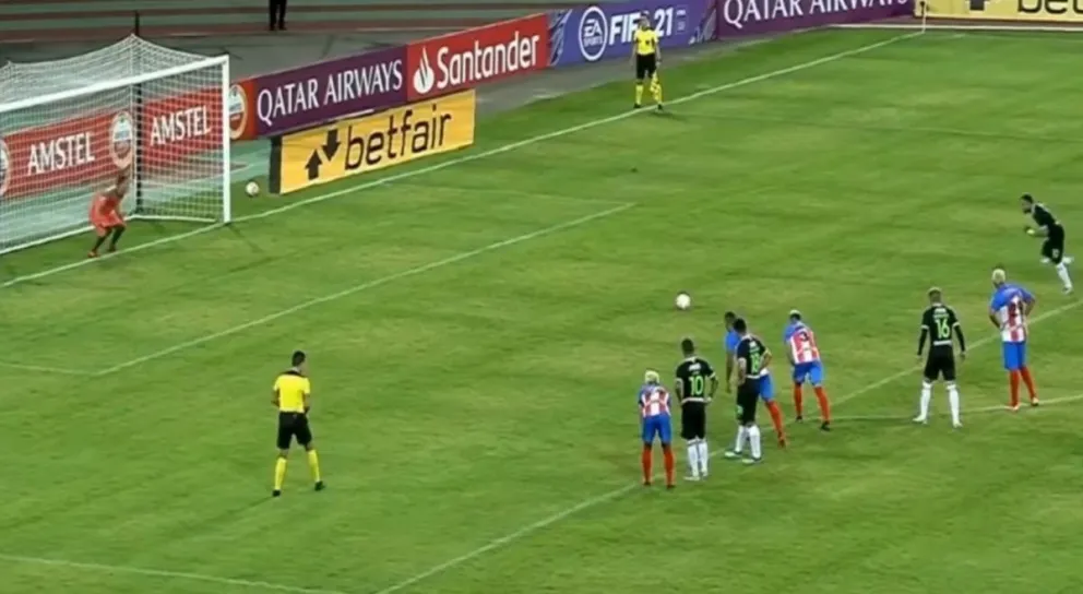 Insólito: el DT argentino que dirigió un partido de la Copa Libertadores a través de WhatsApp y ganó