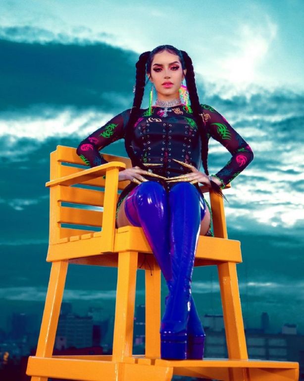 Kimberly Loaiza presentó 'Do it!' Su primera canción en inglés Voces Criticas Salta Argentina