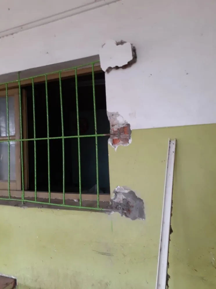 Vandalismo y robo en una escuela: delincuentes se llevaron todo