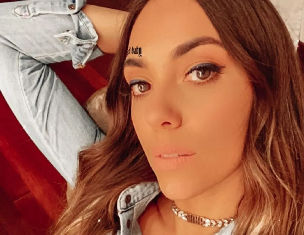 Puro fuego: Floppy Tesouro dio la bienvenida a la primavera con un sensual look y los elogios no tardaron