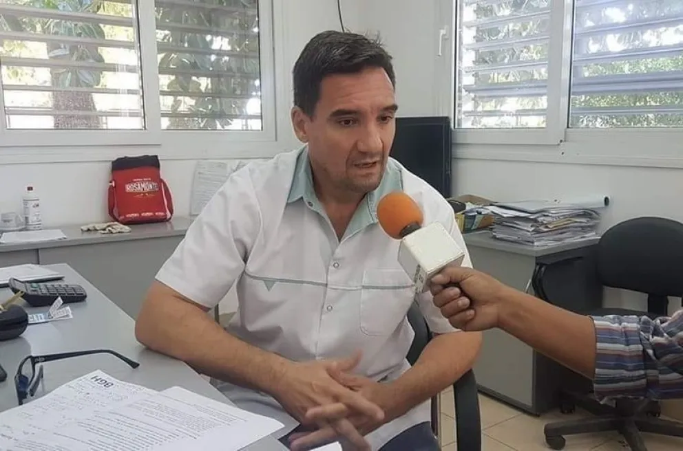 Desgarrador video: con una marcha de velas, vecinos daban su último adiós a un querido médico salteño
