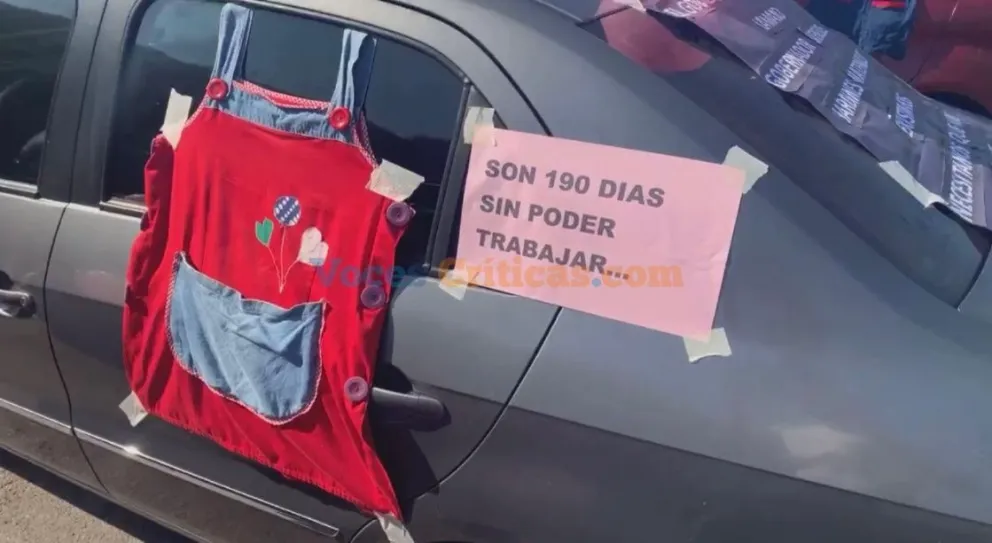 [HAY FOTOS] Jardines salteños al borde de quebrar marcharon pidiendo un subsidio para no cerrar sus puertas