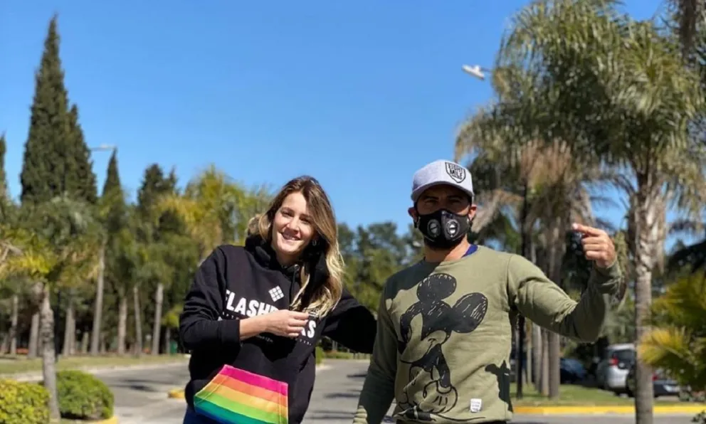 Enloqueció a Cubero: Mica Viciconte apareció con el cabello negro y su pareja no dudó en opinar