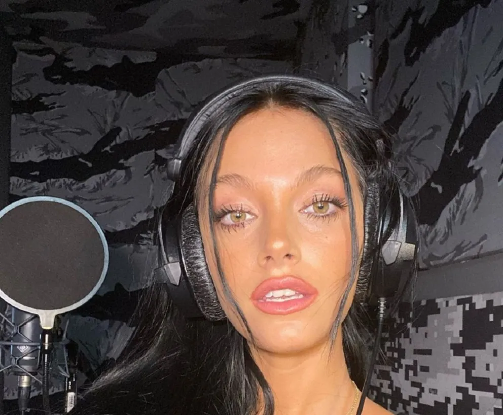 Oriana Sabatini reveló su picante y deslumbrante forma de iniciar el fin de semana