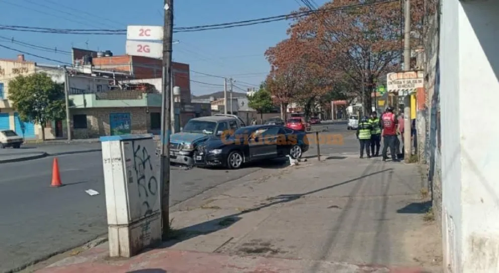 Un Audi y una camioneta 4x4 protagonizaron un choque "de película"