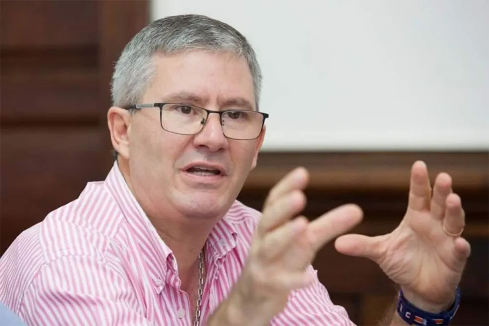 Esteban Amat.