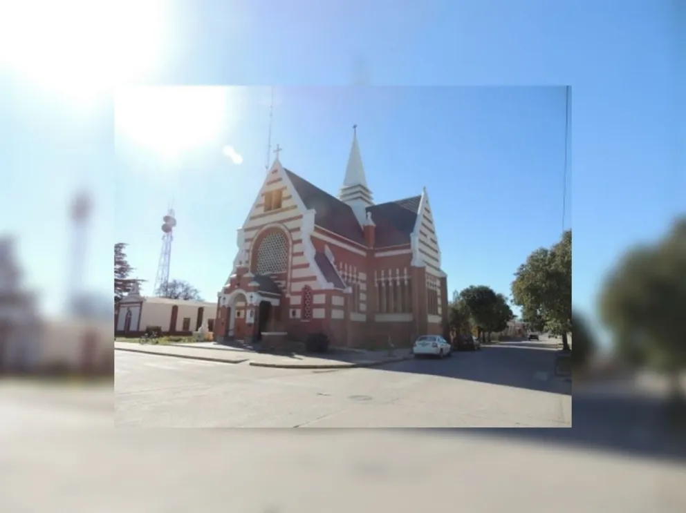 A llorar a la iglesia: imputan al cura que pidió sacarse los barbijos en misa y desencadenó contagios
