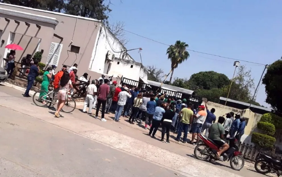 Más atornillado que nunca: pese a la ira del pueblo, Quique Prado no abandona la intendencia de Aguaray