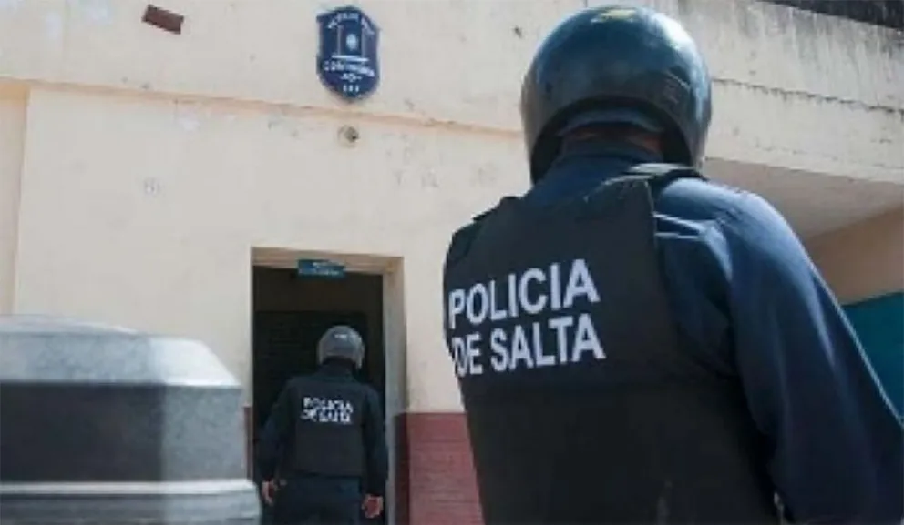 Terrible accidente: a un policía salteño se le escapó un disparo y le impactó de lleno