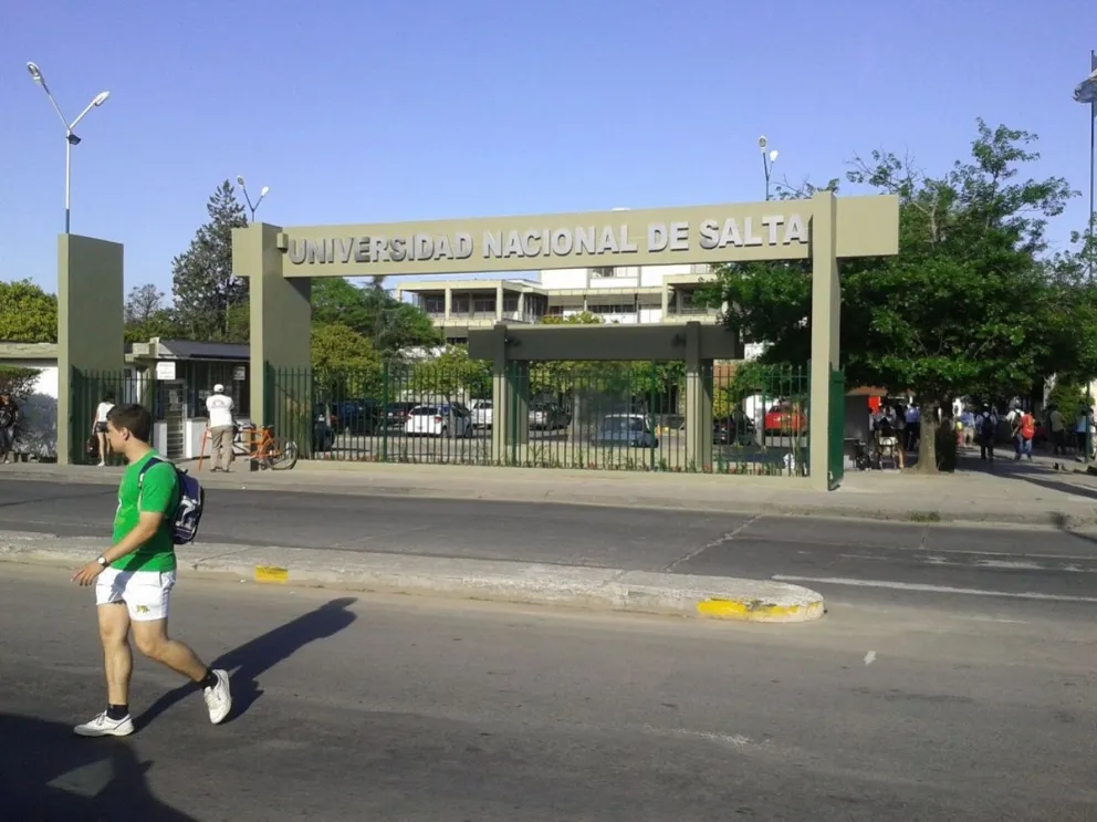 Docente de la UNSa habría empleado un grosero término para referirse a una colega y fue denunciado