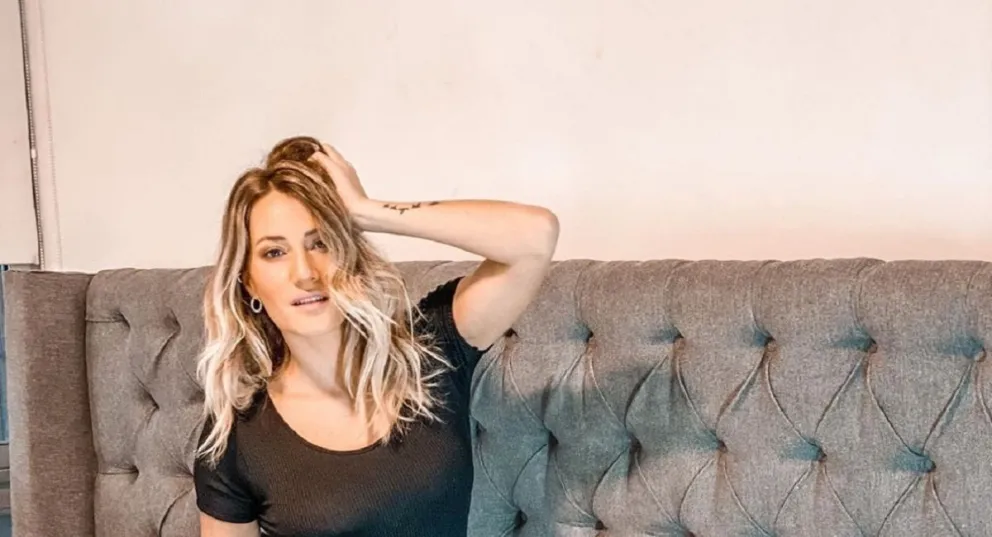 'Tremendo lomazo', Mica Viciconte presumió sus curvas con un diminuto conjunto negro que le marcó todo