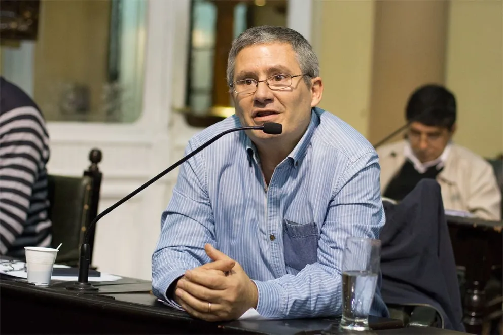 Esteban Amat.