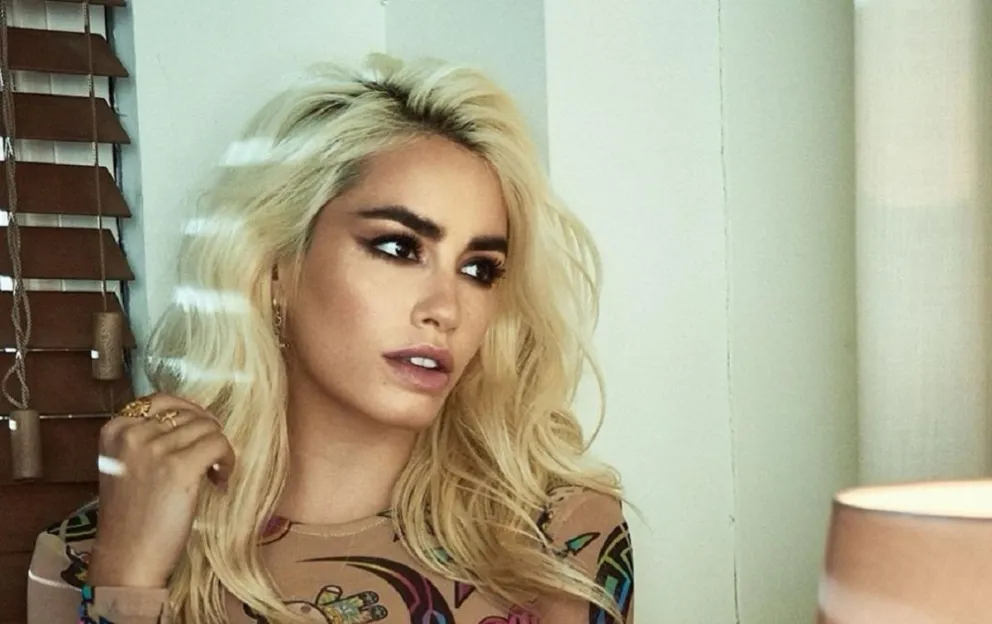 Lali Espósito opinó sobre su beso con la modelo y deslumbró en las grabaciones de su más reciente proyecto