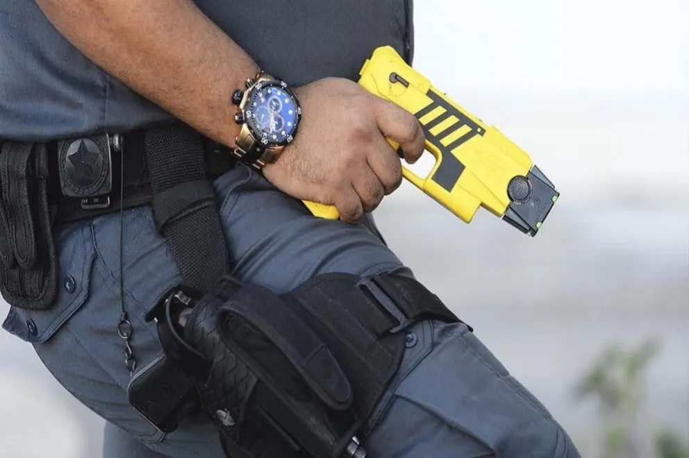 pistolas taser